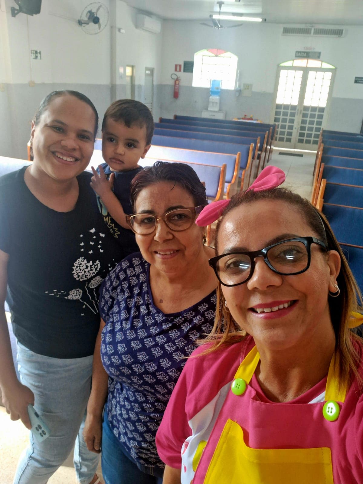 Encontro com participantes na igreja